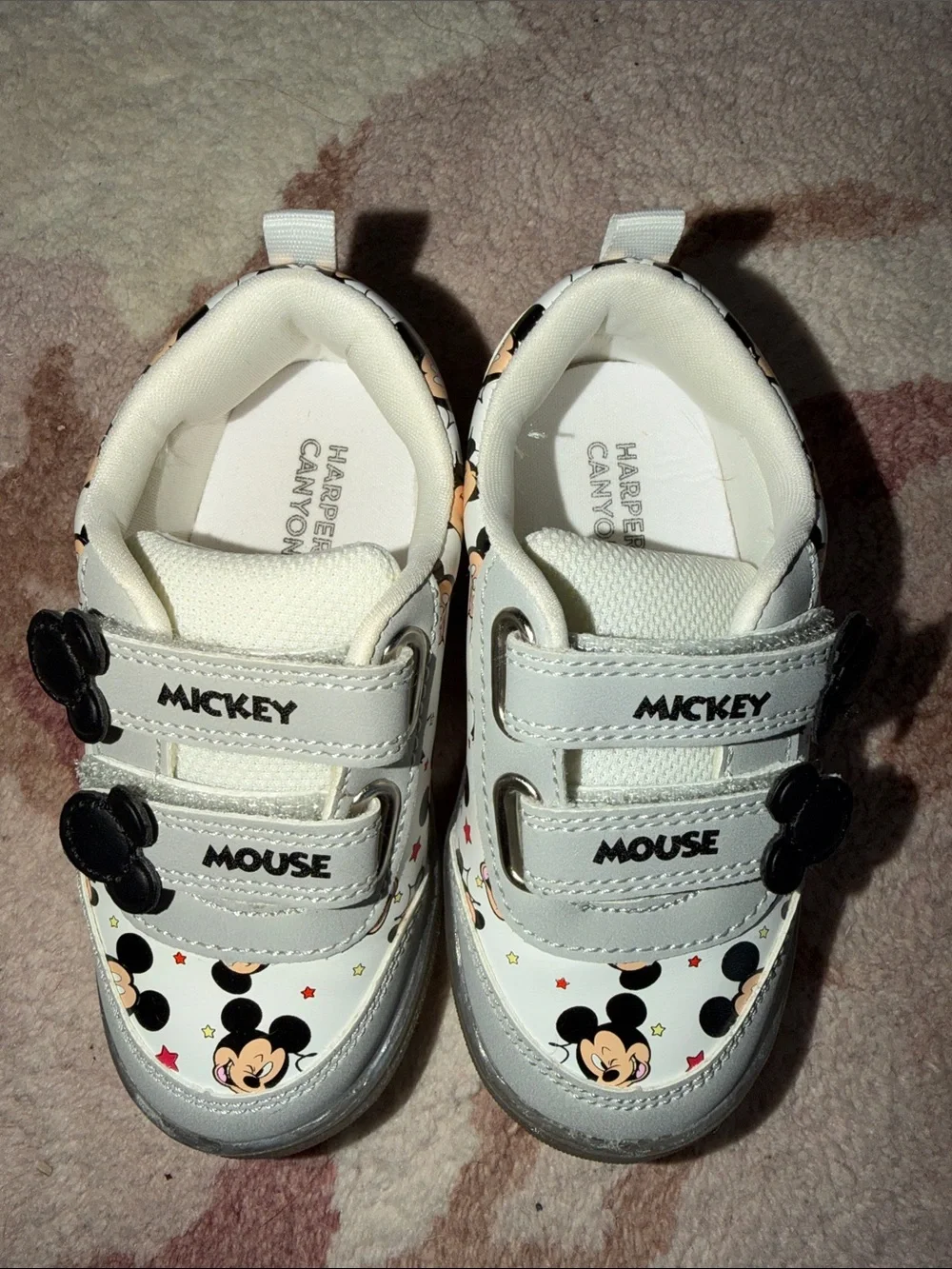 Harper Canyon Disney White Mickey Mouse Velcro Toddler Light Up Sneakers